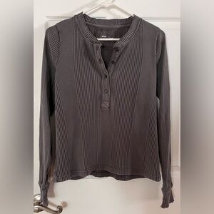 Aerie Ribbed Gray Henley Top Size Large